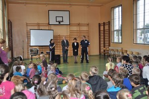 Inauguracja Akcji "Bezpieczna Droga Do Szkoły - Bądź Widoczny, Bądź Bezpieczny" W Zespole Szkolno-Przedszkolnym