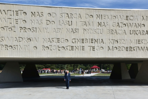 Uroczystość w byłym niemieckim Obozie Zagłady Kulmhof w Chełmnie nad Nerem 5 września 2023