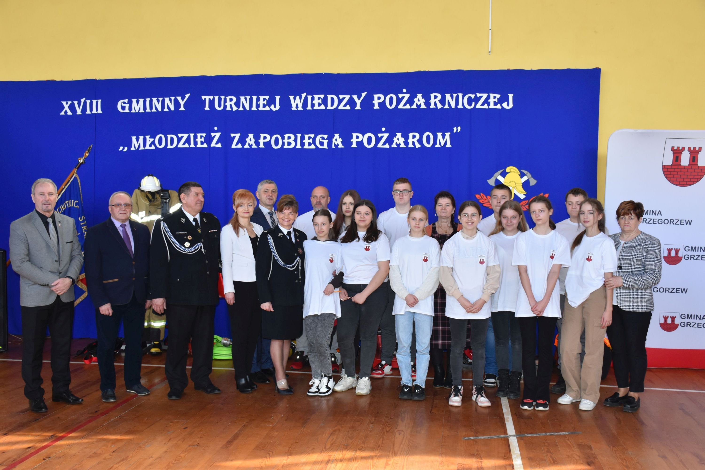 Młodzi entuzjaści pożarnictwa 